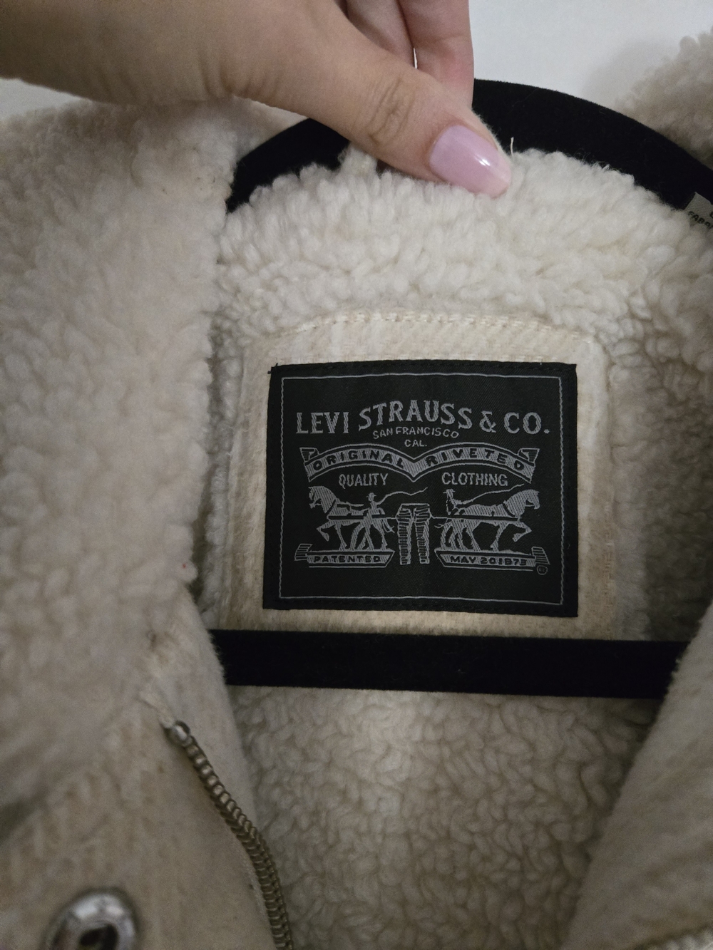 Levi's Cream Plaid Sherpa Jacket - Picture 4 of 5